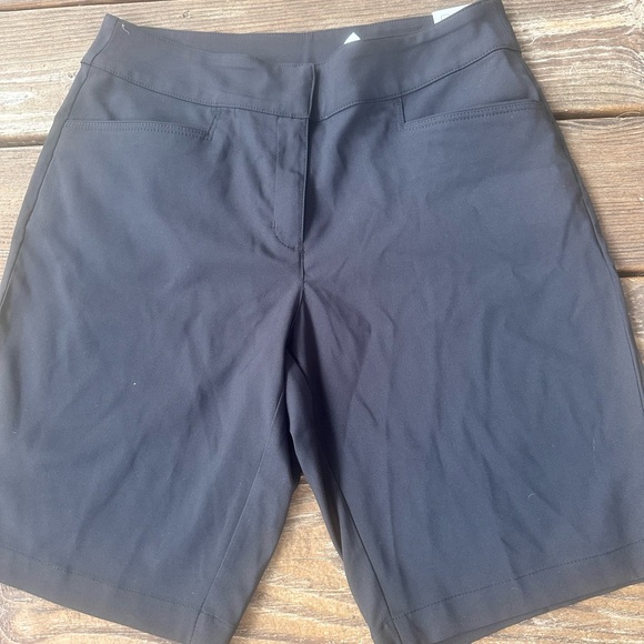 PGA TOUR women's black stretch golf shorts size 6 - Picture 1 of 10